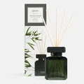 Produktbild: ipuro Essentials BLACK BAMBOO Raumduft mit Stäbchen 100 ml - Raumerfrischer mit Jasmin, Zitrone, Apfel, & Holzige Amber-Moschus Note Duft Aroma - Diffuser mit Stäbchen - Lufterfrischer
