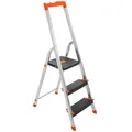 Produktbild: SONGMICS Leiter mit 3 Stufen, Aluleiter, 12 cm breite Stufen mit Riffelung, Anti-Rutsch-Füße, mit Handlauf, Werkzeugschale, bis 150 kg belastbar, schwarz-orange GLT03BK