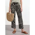 Produktbild: STREET ONE Stoffhose mit allover Print schwarz 38