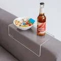Produktbild: Armlehnenablage aus Acrylglas in 15 x 25 cm für modernes Wohnen. Elegantes Sofatablett, Couch, stabil und transparent | Armlehne Tablett