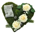 Produktbild: Grabgesteck Grabschmuck Grabaufleger Moosherz Grabherz Trauerherz Grab Herz Gesteck Rosen mit Schriftrolle Für Immer im Herzen (Rosen Creme)