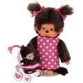 Produktbild: Sekiguchi 254930 - Original Monchhichi Mutter mit Kind im Kinderwagen, Plüsch-Figur mit Pünktchenkleid und zwei Zöpfen mit pinker Schleife, ca. ...