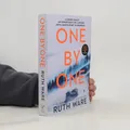 Produktbild: One by One  |  Ruth Ware
