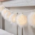 Produktbild: Lights4fun 10er LED-Lichterkette flauschige Kugeln Timer batteriebetrieben Innenbereich Weihnachten Advent Christfest