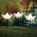 Produktbild: LED Solar Gartenstecker Papierboot 3er Set – Deko für Garten & Wegbeleuchtung