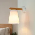 Produktbild: Licht-Erlebnisse Wandleuchte Skandinavisches Design Weiß Holz Stoffschirm Trichter E27 Flurlampe Wandlampe MAIDEL