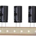 Produktbild: 10 Stück 100V 1000UF Steckbarer Aluminium-Elektrolytkondensator 18x35 18 * 35mm