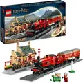 Produktbild: LEGO 76423 Harry Potter Hogwarts Express & der Bahnhof von Hogsmeade Zug-Set mit Schienen, Spielzeug-Zug, Fahrkartenschalter und 8 Minifiguren, iko... - Bronze
