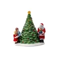 Produktbild: Villeroy & Boch Christmas Toy's Santa am Baum, dekorative Figur aus Hartporzellan, Wachs, grün/bunt, 20 x 17 x 23 cm