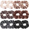 Produktbild: VENUSTE Haargummis Scrunchies aus Samt für Damen, Weiche elastische Haarbänder Haarschmuck, Neutrale Farben, 12 Stück