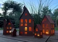 Produktbild: LB H&F Lilienburg Dekofigur 5er SET Haus Häuser Deko Metall Lichthaus Weihnachten Weihnachtsdeko (Metallhaus Adventsdeko Herbstdeko Tischdeko Laterne Windlicht Rosthaus Rostlaterne Wohnzimmer außen Garten Mutter Mama Winter Eingang Teelichthaus Kerzenhaus Dekolicht zuhause Kerze Teelicht Licht Grablicht Advent Grablaterne Adventsdeko Licht Beleuchtung Weihnachtsdeko Winterhaus, Rostdeko Geschenk Dekofigur Dekohaus Balkon Terrasse Eingangstür), Tischdeko Deko Fenster Tisch Herbst Herbstdeko Windlicht Geschenkset