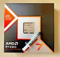 Produktbild: AMD Ryzen 7 9800X3D 4.20-5.20 GHz CPU 8 Kerne 96MB L3 Cache Sockel AM5 Prozessor
