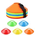 Produktbild: Fousenuk 50 Stück Fussball Hütchen Set, Runde Markierungshütchen Mit Ständer, Sport Hütchen, Markierungsscheiben, Fußball Hütchen für Hockey, Eislaufen, Handball, Koordinationstraining (5 Farben)