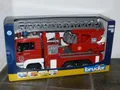 Produktbild: BRUDER - Feuerwehr m. Drehleiter - rot/weiß - 1/16 - Nr. 02582 - ab 4 J. - Neu