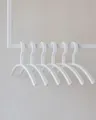 Produktbild: Metallbude Kleiderbügel FAY - 6er Set Weiß - Bügel Kunststoff - Modernes & Platzsparendes Design - Leichtes Material - 46 cm