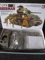 Produktbild: US Medium Tank M4A3 Sherman mit 75mm Kanone von Tamiya im Maßstab 1:35 *NEU*